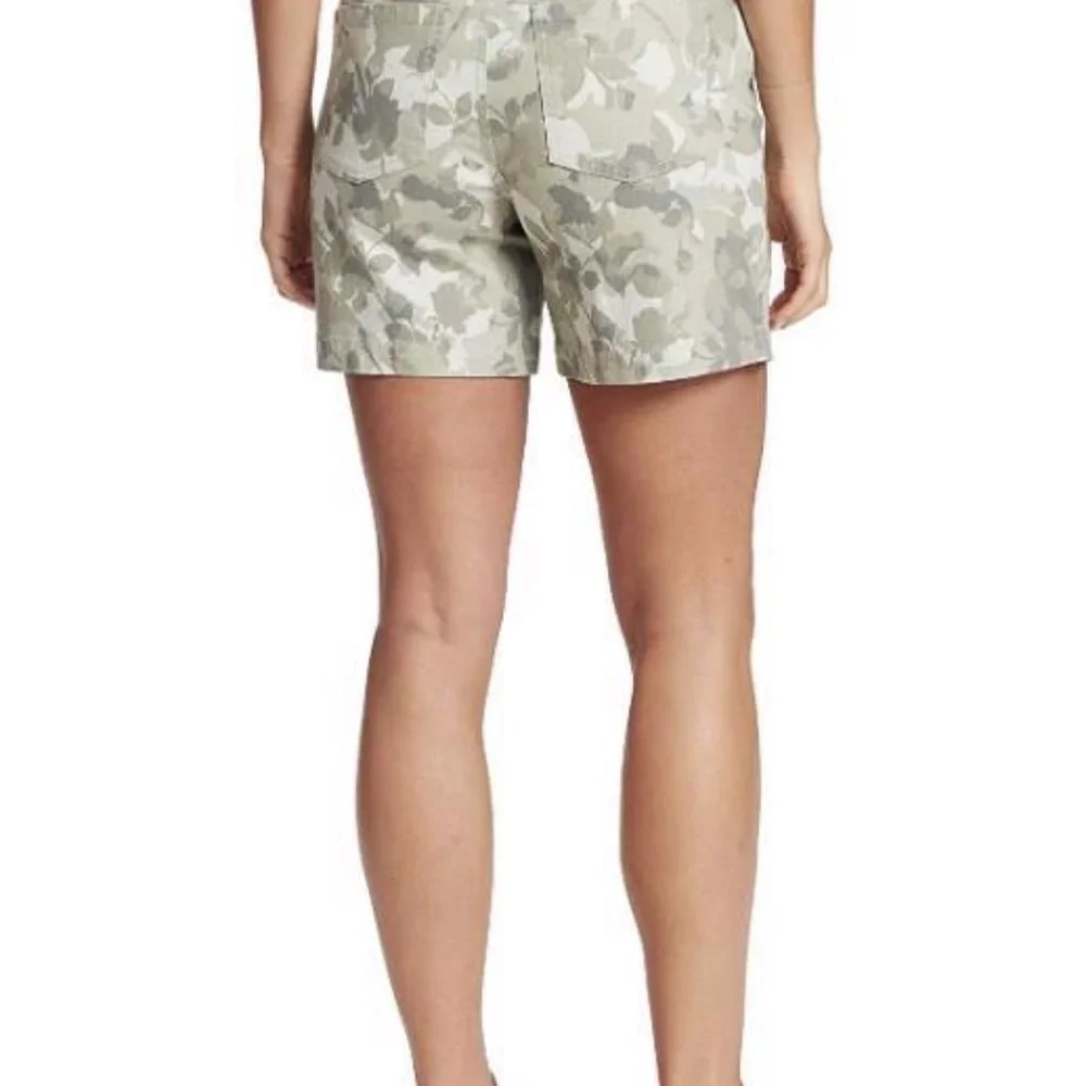 NWT GLORIA VANDERBILT AMANDA PLUS SIZE SHORTS (24W) - Picture 3 of 10
